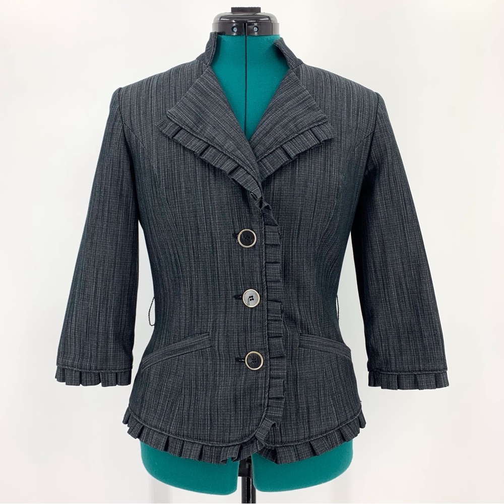le chateau Grey Striped Ruffle Edge Three Button 3/4 Sleeve Fitted Blazer, Small